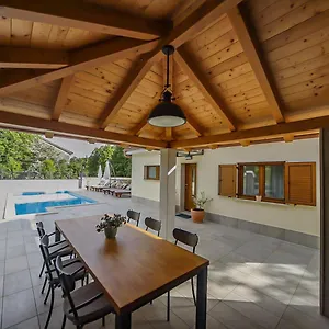 Casa Tilia Villa Sapjane