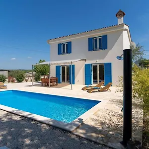 Shana Ferienhaus Višnjan